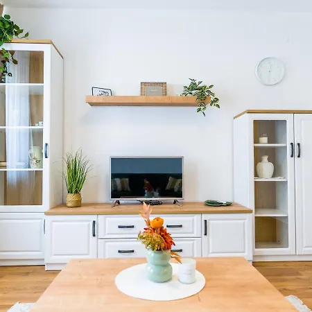 Tonka Apartment *